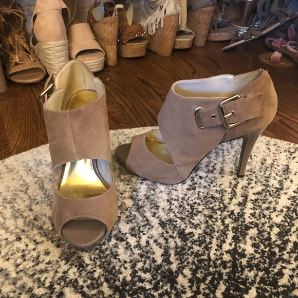 Nine West Heels - Picture 1 of 2